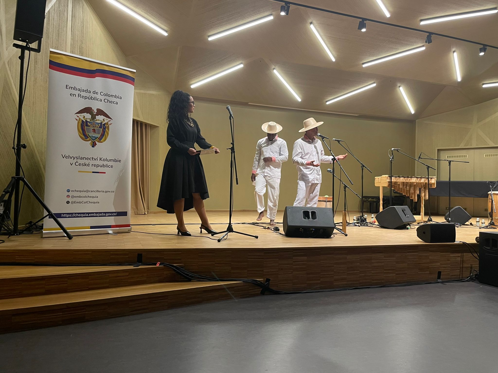 Ritmos y danzas del pacífico colombiano en la República Checa con la agrupación Marimbea
