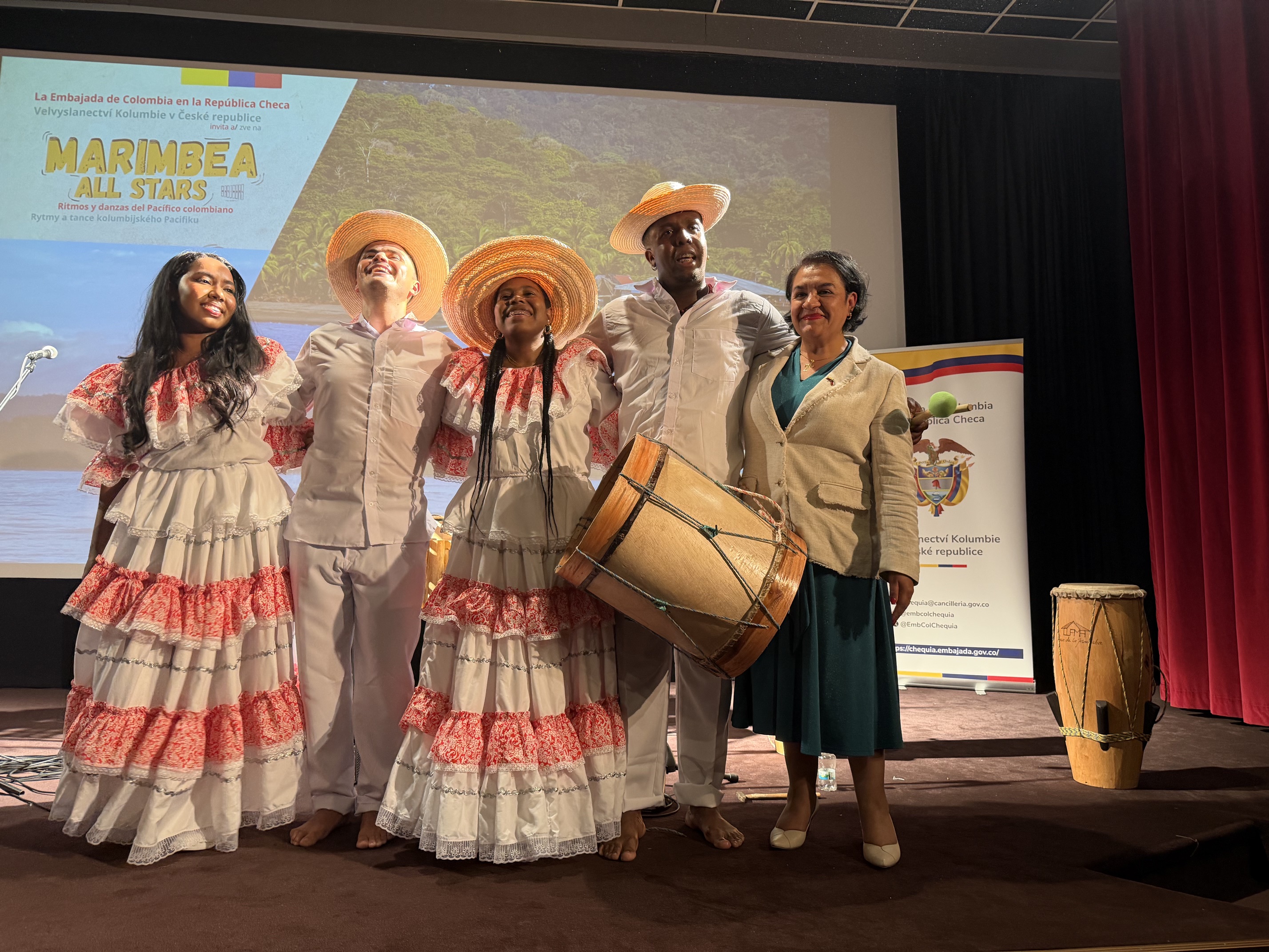 Ritmos y danzas del pacífico colombiano en la República Checa con la agrupación Marimbea
