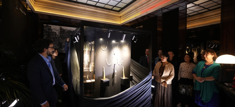 La Exposición Oro y Hoja de Coca, deslumbra a Praga con su profundidad cultural y artística